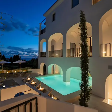 Certosa Boutique فندق