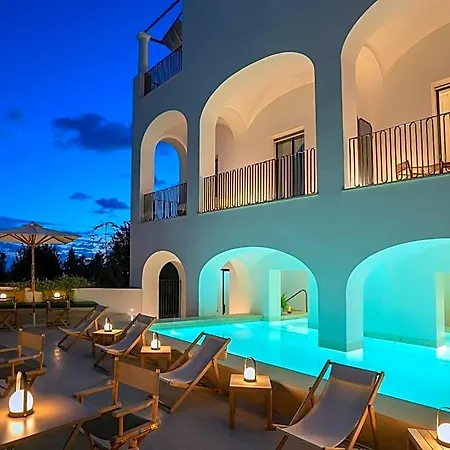 فندق Certosa Boutique 5*